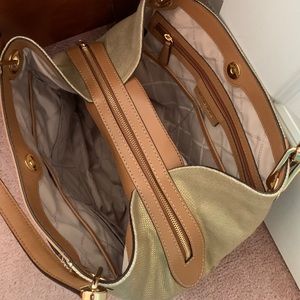 Tan Micheal Kors tote/shoulder bag